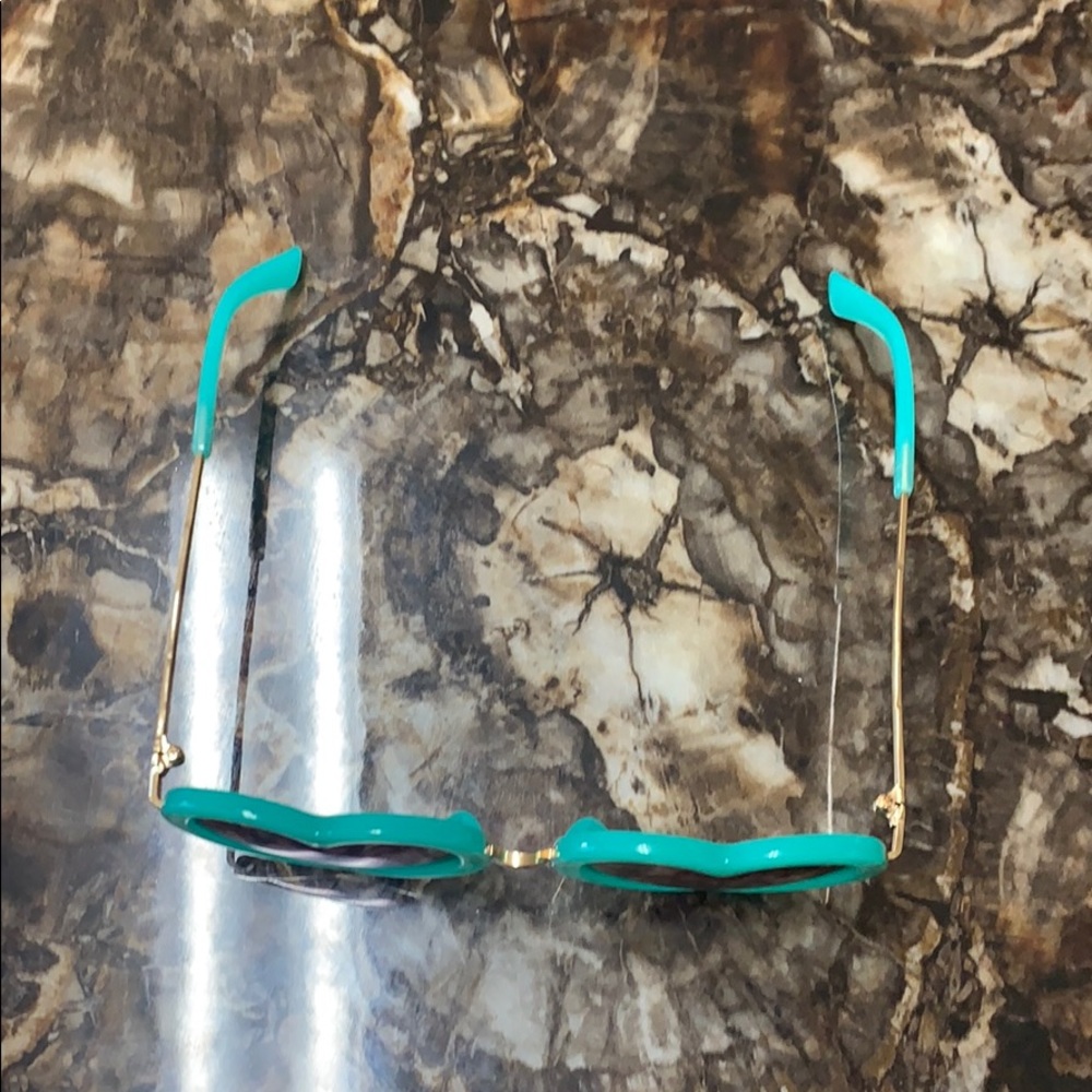 Sun glasses - Picture 2 of 4